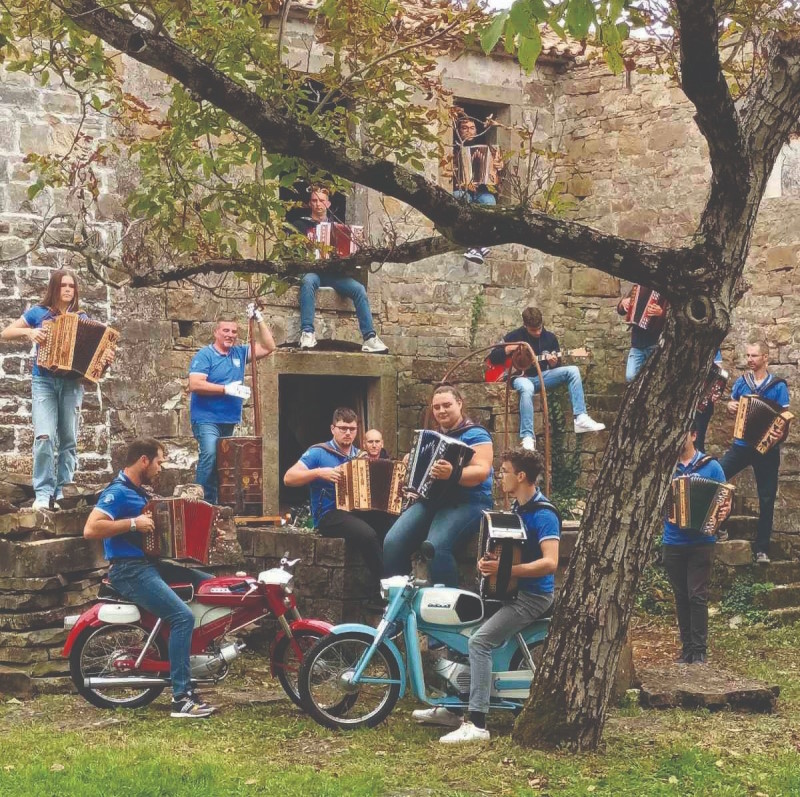 kd harmonikarjev izola